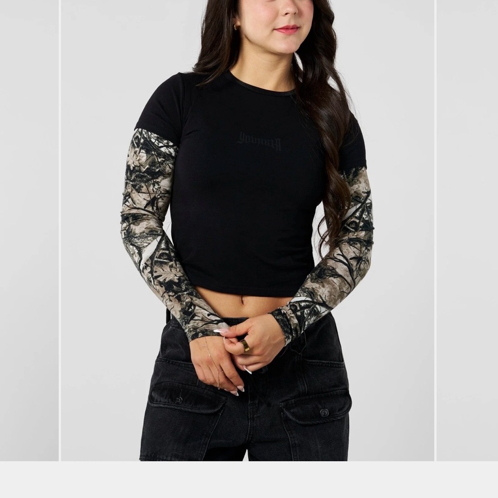 Women's YoungLA Camo Twofer Baby Tee small